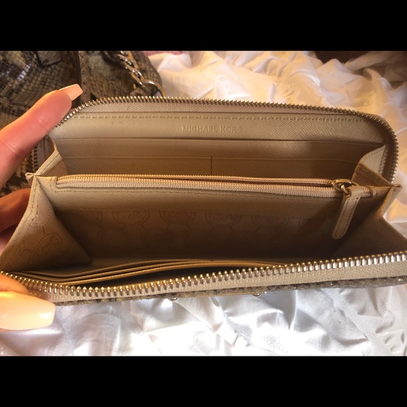 AUTH. Michael Kors Python Snakeskin Set - Picture 5 of 5